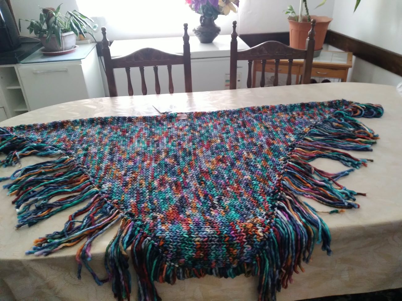 Chal multicolor con flecos — Carmen