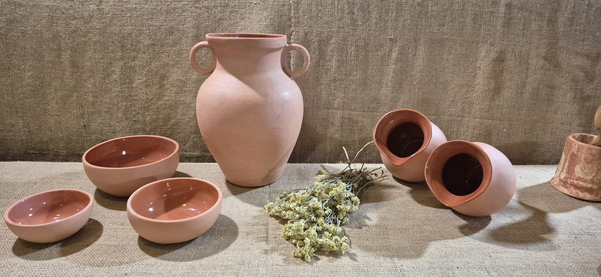 Ánfora de terracota con dos asas, tres bowls y dos lecheras — Ceramistas de Blanquillo