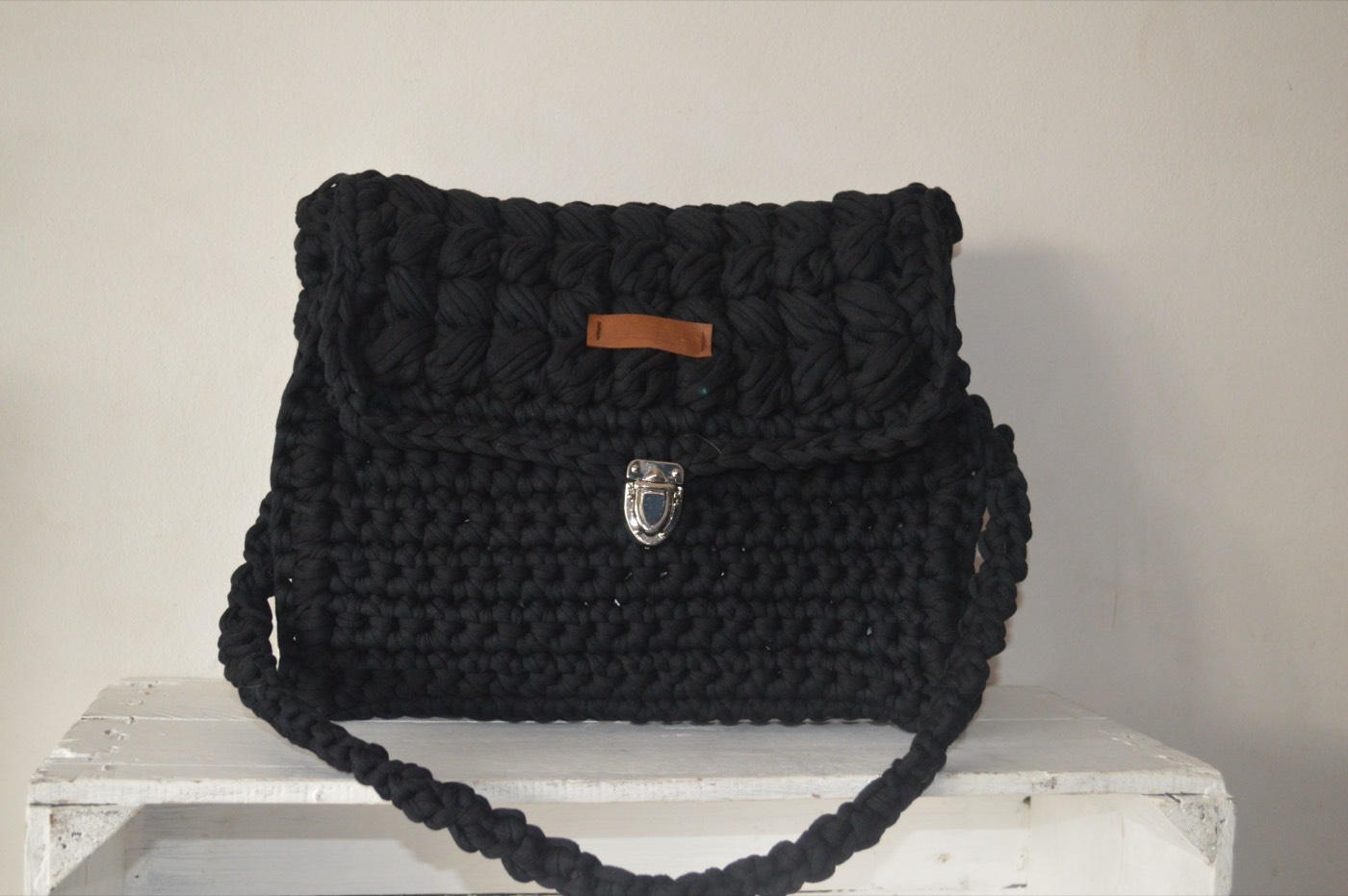 Cartera tipo maletín negra — Marie Claire Marambio